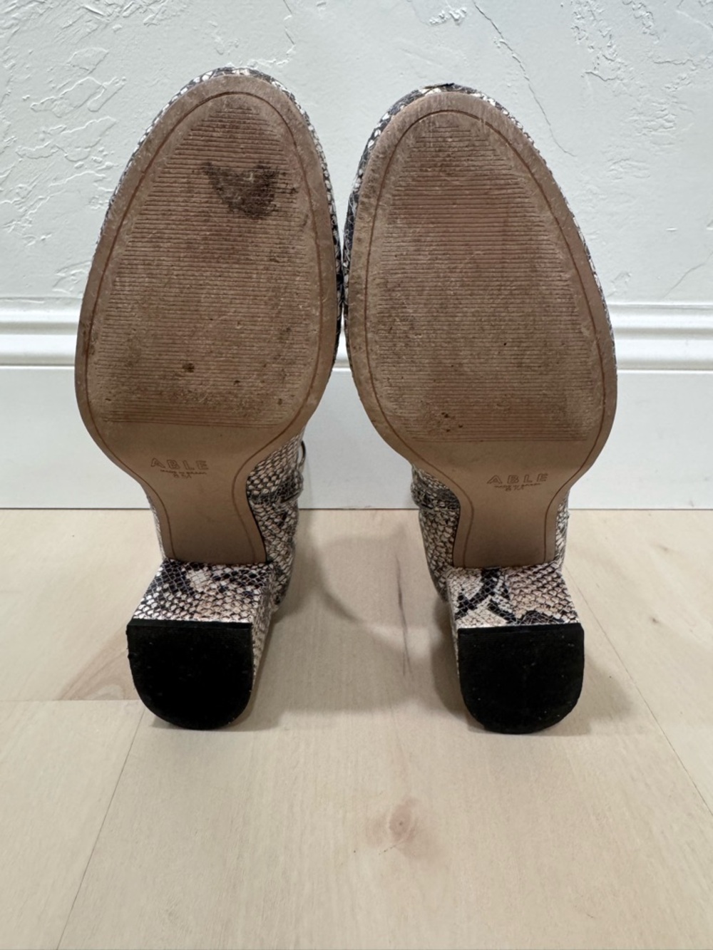 Able Women’s 8 Celina Snakeskin Ankle Boot Block Heel - Picture 12 of 16